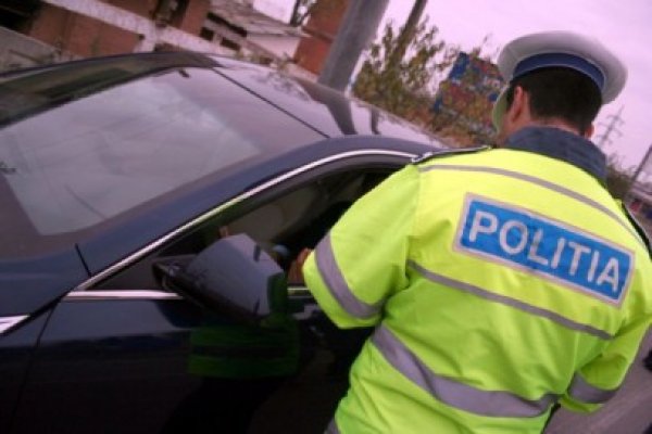 Prins la volanul unei maşini cu numere de Bulgaria, fără permis de conducere